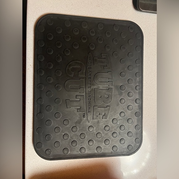 A retro cigarette roller. - Picture 5 of 5